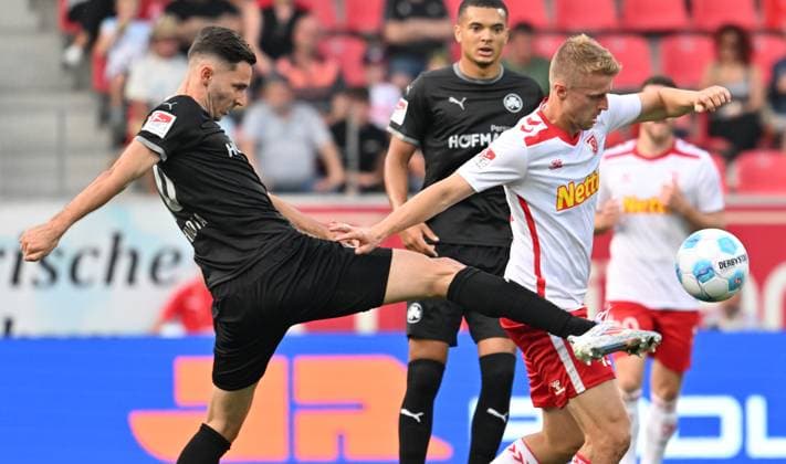 30 08 2024 Soccer Season 2024 2025 2 Soccer Bundesliga 04 Matchday SSV Jahn Regensburg SpVgg Greuther Fürth Kleeblatt Sportfoto Zink xwoxzix DFL regulations prohibit any use of photographs as image sequences and or quasi video only for editorial use Branimir Hrgota 10, SpVgg Greuther Fürth Sebastian Ernst 15, SSV Jahn Regensburg