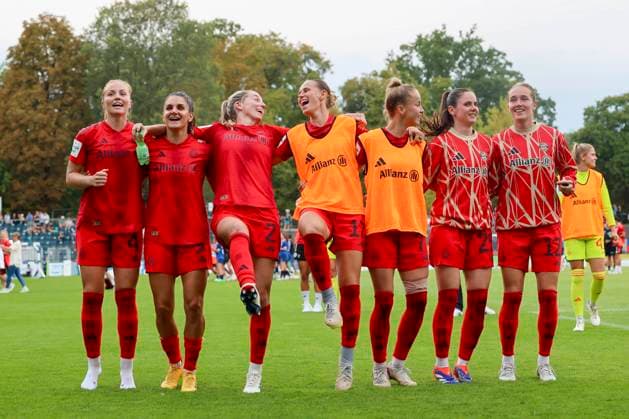Sport Themen der Woche KW35 Sport Bilder des Tages Glodis Perla Viggosdottir (FC Bayern Muenchen), Jovana Damnjanovic (FC Bayern Muenchen), Linda Sembrant (FC Bayern Muenchen), Klara Buehl (FC Bayern Muenchen), Giulia Gwinn (FC Bayern Muenchen), Sarah Zadrazil (FC Bayern Muenchen) und Sydney Lohmann (FC Bayern Muenchen) jubeln, Google Pixel Frauen-Bundesliga, 1. FFC Turbine Potsdam vs FC Bayern Muenchen, Karl-Liebknecht-Stadion am 30. August 2024 in Potsdam, Deutschland. (Foto von Marco Steinbrenner DeFodi Images) Glodis Perla Viggosdottir (FC Bayern Muenchen), Jovana Damnjanovic (FC Bayern Muenchen), Linda Sembrant (FC Bayern Muenchen), Klara Buehl (FC Bayern Muenchen), Giulia Gwinn (FC Bayern Muenchen), Sarah Zadrazil (FC Bayern Muenchen) und Sydney Lohmann (FC Bayern Muenchen) cheer, Google Pixel Frauen-Bundesliga, 1. FFC Turbine Potsdam vs FC Bayern Muenchen, Karl-Liebknecht-Stadion, August 30, 2024 in Potsdam, Germany. (Photo by Marco Steinbrenner DeFodi Images) DFB DFL REGULATIONS PROHIBIT ANY USE OF PHOTOGRAPHS AS IMAGE SEQUENCES AND OR QUASI-VIDEO. Defodi-700_potsdam_bayern_20240830_056 *** Glodis Perla Viggosdottir FC Bayern Muenchen , Jovana Damnjanovic FC Bayern Muenchen , Linda Sembrant FC Bayern Muenchen , Klara Buehl FC Bayern Muenchen , Giulia Gwinn FC Bayern Muenchen , Sarah Zadrazil FC Bayern Muenchen and Sydney Lohmann FC Bayern Muenchen cheer, Google Pixel Womens Bundesliga, 1 FFC Turbine Potsdam vs FC Bayern Muenchen, Karl Liebknecht Stadion on August 30, 2024 in Potsdam, Germany Photo by Marco Steinbrenner DeFodi Images Glodis Perla Viggosdottir FC Bayern Muenchen , Jovana Damnjanovic FC Bayern Muenchen , Linda Sembrant FC Bayern Muenchen , Klara Buehl FC Bayern Muenchen , Giulia Gwinn FC Bayern Muenchen , Sarah Zadrazil FC Bayern Muenchen and Sydney Lohmann FC Bayern Muenchen cheer, Google Pixel Womens Bundesliga, 1 FFC Turbine Potsdam vs FC Bayern Muenchen, Karl Liebknecht Stadion, August 30, 2024 in Potsdam, Germany Photo by Marco Steinbrenner DeFodi Images DFB DFL REGULATIONS PROHIBIT ANY USE OF PHOTOGRAPHS AS IMAGE SEQUENCES AND OR QUASI VIDEO Defodi 700 potsdam bayern 20240830 056 Defodi-700 DFB DFL REGULATIONS PROHIBIT ANY USE OF PHOTOGRAPHS AS IMAGE SEQUENCES AND OR QUASI-VIDEO.