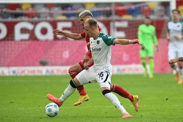 from left in duel Nicolas Gavory Duesseldorf 34 Havard Nielsen Hannover 16 30 08 2024 Soccer Fortuna Duesseldorf vs Hannover 96, Merkur Spiel Arena, Duesseldorf, DFB DFL REGULATIONS PROHIBIT ANY USE OF PHOTOGRAPHS AS IMAGE SEQUENCES AND OR QUASI VIDEO NRW Germany Copyright: xpepphotox xHorstxMauelshagenx pep00321, pep_20240830_hm