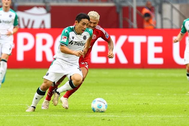 Hyunju Lee Hannover 96 in duel, action, with Matthias Zimmermann Fortuna Duesseldorf Fortuna Duesseldorf vs Hannover 96, Soccer, 2 Bundesliga, 4 Matchday, Season 2024 2025, 30 08 2024 DFL REGULATIONS PROHIBIT ANY USE OF PHOTOGRAPHS AS IMAGE SEQUENCES AND OR QUASI VIDEO Photo kolbert press Ant Palmer Merkur Spiel Arene NRW Germany Copyright: xkolbert-press AntxPalmerx