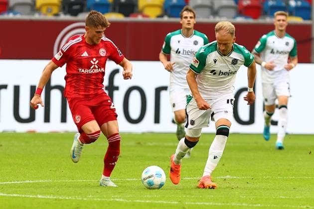 Tim Rossmann Fortuna Duesseldorf in duel, action, with Havard Nielsen Hannover 96 Fortuna Duesseldorf vs Hannover 96, Football, 2 Bundesliga, 4 Matchday, Saison 2024 2025, 30 08 2024 DFL REGULATIONS PROHIBIT ANY USE OF PHOTOGRAPHS AS IMAGE SEQUENCES AND OR QUASI VIDEO Foto kolbert press Ant Palmer Merkur Spiel Arene NRW Germany Copyright: xkolbert-press AntxPalmerx