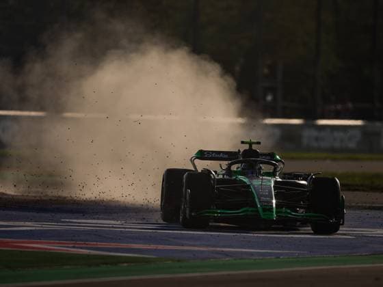 24 ZHOU Guanyu (chi), Stake F1 Team Kick Sauber C44, action during the Formula 1 Pirelli Gran Premio d’Italia 2024, Italian Grand Prix 2024, 16th round of the 2024 Formula One World Championship, WM, Weltmeisterschaft from August 30 to September 1, 2024 on the Autodromo Nazionale Monza, in Monza, Italy - F1 - ITALIAN GRAND PRIX 2024 DPPI Panoramic  240830_R16_ITALIA_DP_XB3_0817_1