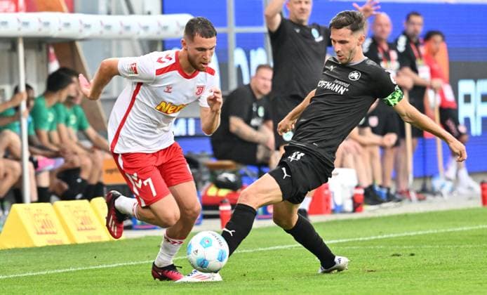 30 08 2024 Soccer Season 2024 2025 2 Soccer Bundesliga 04 Matchday SSV Jahn Regensburg SpVgg Greuther Fürth Kleeblatt Sportfoto Zink xwoxzix DFL regulations prohibit any use of photographs as image sequences and or quasi video only for editorial use Oscar Schönfelder 7, SSV Jahn Regensburg Branimir Hrgota 10, SpVgg Greuther Fürth