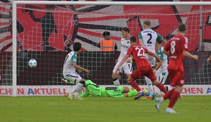 30 08 2024, xblx, Fußball 2 Bundesliga, Fortuna Duesseldorf Hannover 96 emspor, v l Danny Schmidt Fortuna Düsseldorf , Goal scored, Tor zum 1 0 DFL DFB REGULATIONS PROHIBIT ANY USE OF PHOTOGRAPHS as IMAGE SEQUENCES and or QUASI VIDEO Duesseldorf