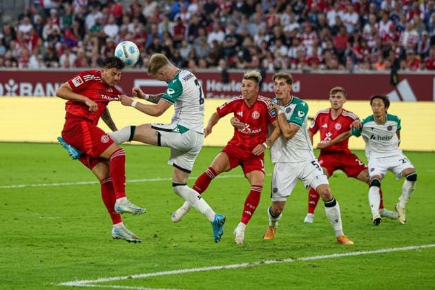 Düsseldorf, Germany, 30 08 24 Dawid Kownacki Fortuna Düsseldorf and Josh Knight Hannover 96 battle for the ball during the 2 Bundesliga match between Fortuna Düsseldorf vs Hannover 96 at Merkur Spiel Arena on August 30, 2024 in Düsseldorf, Germany Photo by Stefan Brauer Brauer Fotoagentur Düsseldorf, Germany, 30 08 24 Dawid Kownacki Fortuna Düsseldorf and Josh Knight Hannover 96 battle for the ball during the 2 Bundesliga match between Fortuna Düsseldorf vs Hannover 96 at Merkur Spiel Arena on August 30, 2024 in Düsseldorf, Germany Photo by Stefan Brauer Brauer Fotoagentur DFB DFL REGULATIONS PROHIBIT ANY USE OF PHOTOGRAPHS AS IMAGE SEQUENCES AND OR QUASI VIDEO Düsseldorf Merkur Spiel Arena North Rhine Westphalia Germany Copyright: xStefanxBrauerx xBrauer-Fotoagentx