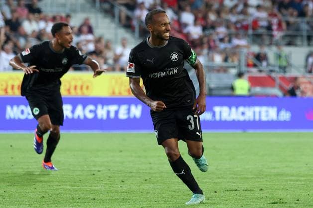 Soccer 2 Bundesliga 4 Matchday SSV Jahn Regensburg SpVgg Greuther Fürth on 30 08 2024 at Jahnstadion Regensburg in Regensburg Goal celebration for 0 4 by Julian Green Fürth DFL regulations prohibit any use of photographs as image sequences and or quasi video xMSx
