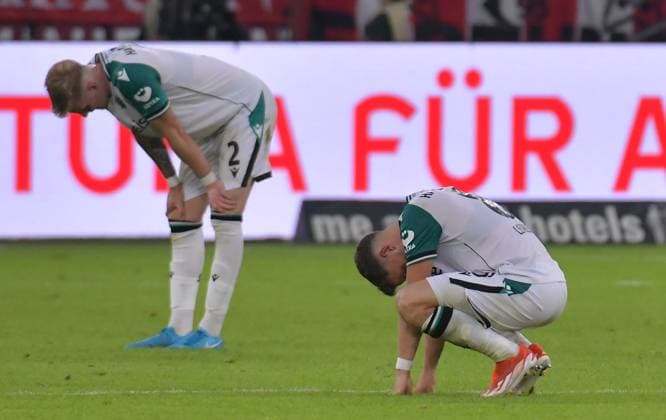 30 08 2024, xblx, Soccer 2 Bundesliga, Fortuna Duesseldorf Hannover 96 emspor, v l Josh Knight Hannover 96 , Enzo Leopold Hannover 96 Hannover enttaeuscht, enttaeuscht looking, dissapointed, Enttäuschung, Enttaeuschung, DFL DFB REGULATIONS PROHIBIT ANY USE OF PHOTOGRAPHS as IMAGE SEQUENCES and or QUASI VIDEO Duesseldorf