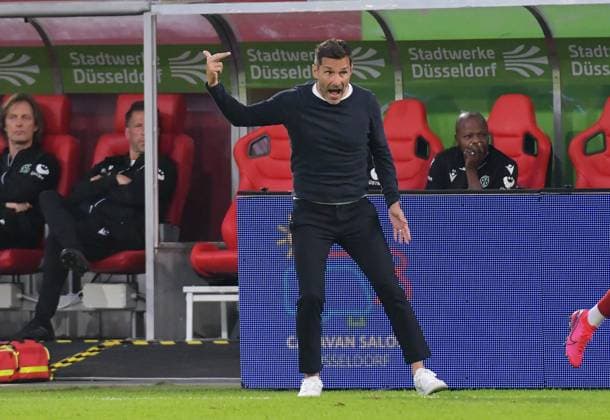 30 08 2024, xblx, Fußball 2 Bundesliga, Fortuna Duesseldorf Hannover 96 emspor, v l Trainer Stefan Leitl Coach Hannover 96 DFL DFB REGULATIONS PROHIBIT ANY USE OF PHOTOGRAPHS as IMAGE SEQUENCES and or QUASI VIDEO Duesseldorf