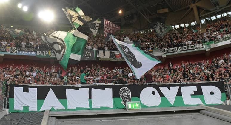 30 08 2024, xblx, Fußball 2 Bundesliga, Fortuna Duesseldorf Hannover 96 emspor, v l Hannover fans after the break with support DFL DFB REGULATIONS PROHIBIT ANY USE OF PHOTOGRAPHS as IMAGE SEQUENCES and or QUASI VIDEO Duesseldorf