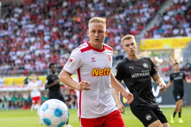 30 08 2024, Soccer, GER, Season, 2 Liga, Season 2024 2025, SSV Jahn Regensburg Spvgg Greuther Fürth Kai Pröger SSV Jahn Regensburg and Luca Itter DFL REGULATIONS PROHIBIT ANY USE OF PHOTOGRAPHS AS IMAGE SEQUENCES AND OR QUASI VIDEO Regensburg Bayern Germany Jahnstadion Regensburg