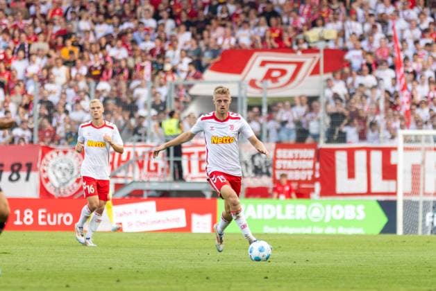30 08 2024, Football, GER, Season, 2 Liga, Season 2024 2025, SSV Jahn Regensburg Spvgg Greuther Fürth Sebastian Ernst SSV Jahn Regensburg DFL REGULATIONS PROHIBIT ANY USE OF PHOTOGRAPHS AS IMAGE SEQUENCES AND OR QUASI VIDEO Regensburg Bayern Germany Jahnstadion Regensburg