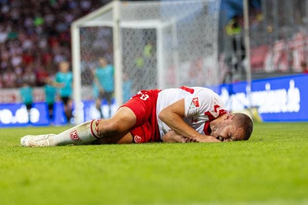 30 08 2024, Soccer, GER, Season, 2 Liga, Season 2024 2025, SSV Jahn Regensburg Spvgg Greuther Fürth Andreas Geipl SSV Jahn is injured on the ground DFL REGULATIONS PROHIBIT ANY USE OF PHOTOGRAPHS AS IMAGE SEQUENCES AND OR QUASI VIDEO Regensburg Bayern Germany Jahnstadion Regensburg