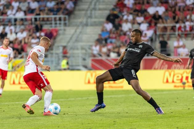 30 08 2024, Soccer, GER, Season, 2 Liga, Season 2024 2025, SSV Jahn Regensburg Spvgg Greuther Fürth Kai Pröger SSV Jahn Regensburg vs Marlon Mustapha DFL REGULATIONS PROHIBIT ANY USE OF PHOTOGRAPHS AS IMAGE SEQUENCES AND OR QUASI VIDEO Regensburg Bayern Germany Jahnstadion Regensburg
