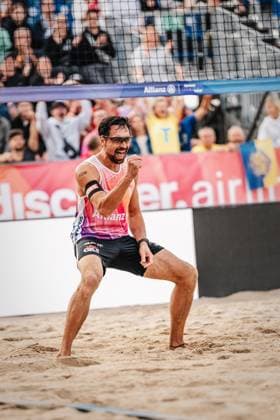 Beach volleyball men Allianz German Beach Tour German Beach Volleyball Championship 2024 30 08 2024 Jonathan Erdmann cheers Timmendorfer Strand Ahmann Hager Arena Schleswig Holstein Germany