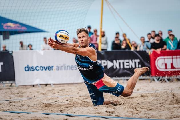 Beach volleyball men Allianz German Beach Tour German Beach Volleyball Championship 2024 30 08 2024 Eric Stadie plays the ball Timmendorfer Strand Ahmann Hager Arena Schleswig Holstein Germany