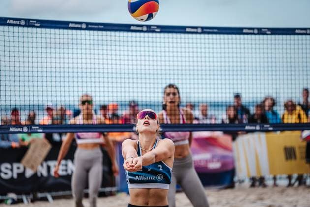 Beach volleyball women Allianz German Beach Tour German Beach Volleyball Championship 2024 30 08 2024 Elea Beutel spietl den Ball Timmendorfer Strand Ahmann Hager Arena Schleswig Holstein Germany