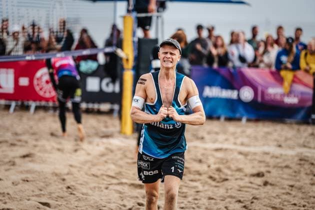 Beach volleyball men Allianz German Beach Tour German Beach Volleyball Championship 2024 30 08 2024 Georg Wolf disappointed tears at his jersey Timmendorfer Strand Ahmann Hager Arena Schleswig Holstein Germany