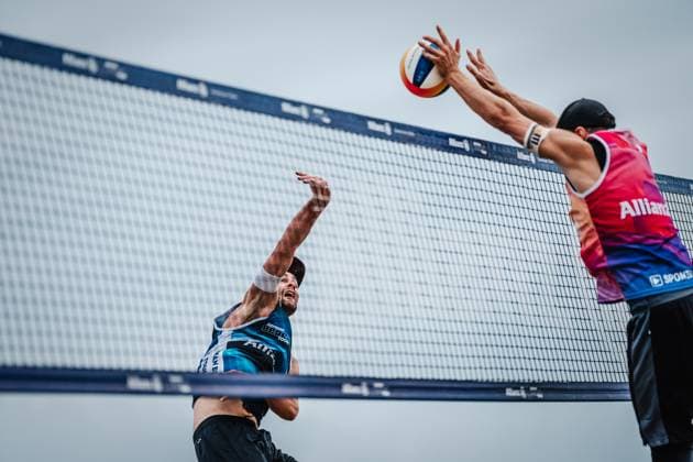 Beach volleyball men Allianz German Beach Tour German Beach Volleyball Championship 2024 30 08 2024 Manuel Harms left is blocked by Richard Peemüller right Timmendorfer Strand Ahmann Hager Arena Schleswig Holstein Germany