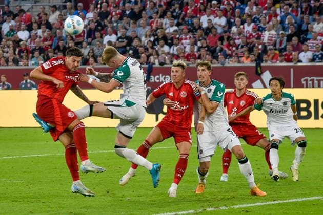 Penalty area scene Goal chance by Dawid Kownacki Duesseldorf 24 li Josh Knight Hannover 2 re 30 08 2024 Soccer Fortuna Duesseldorf vs Hannover 96, Merkur Spiel Arena, Duesseldorf, DFB DFL REGULATIONS PROHIBIT ANY USE OF PHOTOGRAPHS AS IMAGE SEQUENCES AND OR QUASI VIDEO NRW Germany Copyright: xpepphotox xHorstxMauelshagenx pep00321, pep_20240830_hm