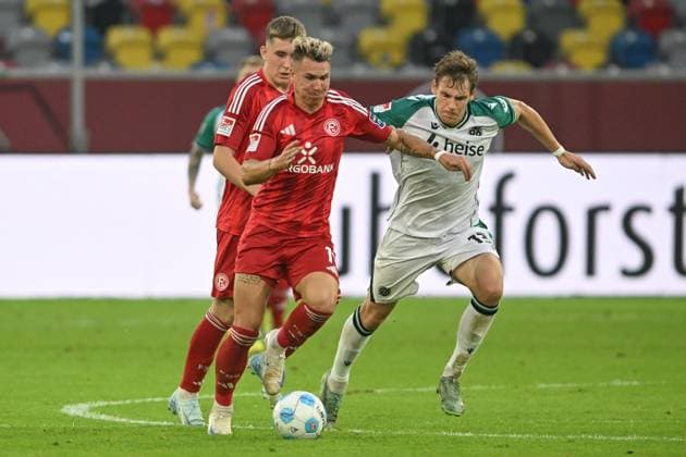 from left in duel Felix Klaus Duesseldorf 11 Max Christiansen Hannover 13 30 08 2024 Soccer Fortuna Duesseldorf vs Hannover 96, Merkur Spiel Arena, Duesseldorf, DFB DFL REGULATIONS PROHIBIT ANY USE OF PHOTOGRAPHS AS IMAGE SEQUENCES AND OR QUASI VIDEO NRW Germany Copyright: xpepphotox xHorstxMauelshagenx pep00321, pep_20240830_hm