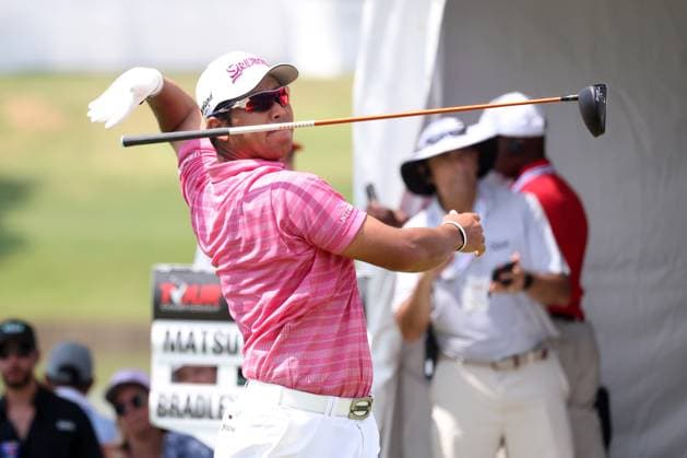 ATLANTA, GA - AUGUST 30: Hideki Matsuyama (JAP) loses his club on the 4th hole during the opening round of the 2024 FedExCup Playoffs Tour Championship on August 30, 2024 at East Lake Golf Club in Atlanta, Georgia. (Photo by Michael Wade Icon Sportswire) GOLF: AUG 30 PGA, Golf Herren FedExCup Playoffs - TOUR Championship EDITORIAL USE ONLY Icon08302411