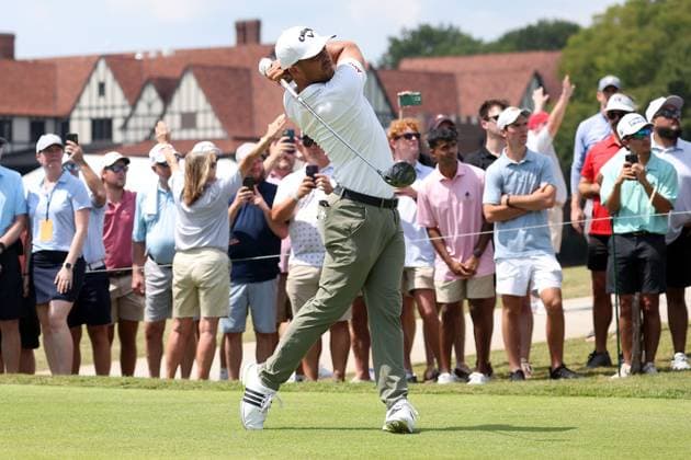 ATLANTA, GA - AUGUST 30: Xander Schauffele (USA) during the opening round of the 2024 FedExCup Playoffs Tour Championship on August 30, 2024 at East Lake Golf Club in Atlanta, Georgia. (Photo by Michael Wade Icon Sportswire) GOLF: AUG 30 PGA, Golf Herren FedExCup Playoffs - TOUR Championship EDITORIAL USE ONLY Icon08302420
