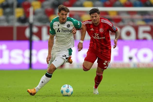 Max Christiansen Hannover 96 and Dawid Kownacki Fortuna Duesseldorf in a duel during the 2 Bundesliga match between Fortuna Düsseldorf and Hannover 96 at Merkur Spiel Arena on August 30, 2024 in Düsseldorf, Germany Photo by Oliver Kaelke Defodi Images Max Christiansen Hannover 96 and Dawid Kownacki Fortuna Duesseldorf battle for the ball during the 2 Bundesliga match between Fortuna Düsseldorf and Hannover 96 at Merkur Spiel Arena on August 30, 2024 in Düsseldorf, Germany Photo by Oliver Kaelke Defodi Images DFB DFL REGULATIONS PROHIBIT ANY USE OF PHOTOGRAPHS AS IMAGE SEQUENCES AND OR QUASI VIDEO Photo by Oliver Kaelke Defodi Images Defodi 678 2024 08 30 OK DUSH96 0384 Defodi-678 DFB DFL REGULATIONS PROHIBIT ANY USE OF PHOTOGRAPHS AS IMAGE SEQUENCES AND OR QUASI-VIDEO.