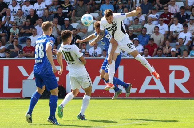 31 08 2024, Football, Men, 2 Bundesliga, Season 2024 2025, SV 07 Elversberg SV Darmstadt 98, Luca Schnellbacher SV 07 Elversberg , Fisnik Asllani SV 07 Elversberg , Clemens Riedel SV Darmstadt 98 , Matthias Bader SV Darmstadt 98 Elversberg Ursapharm Arena an der Kaiserlinde Saarland Germany EN Copyright: xSebastianxBachx