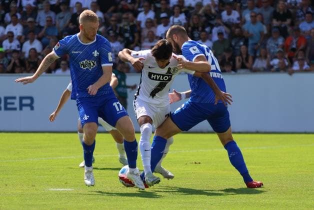 31 08 2024, Football, Men, 2 Bundesliga, Season 2024 2025, SV 07 Elversberg SV Darmstadt 98, Damar Muhammed SV 07 Elversberg , Matthias Bader SV Darmstadt 98 , Kai Klefisch SV Darmstadt 98 Elversberg Ursapharm Arena an der Kaiserlinde Saarland Germany EN Copyright: xSebastianxBachx