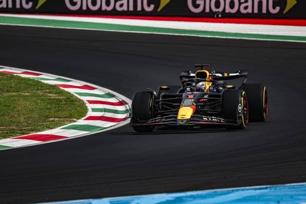 01 VERSTAPPEN Max (nld), Red Bull Racing RB20, action during the Formula 1 Pirelli Gran Premio d’Italia 2024, Italian Grand Prix 2024, 16th round of the 2024 Formula One World Championship, WM, Weltmeisterschaft from August 30 to September 1, 2024 on the Autodromo Nazionale Monza, in Monza, Italy - F1 - ITALIAN GRAND PRIX 2024 DPPI Panoramic  240831_R16_ITALIA_DP_XB3_9662