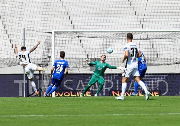Soccer 2 Bundesliga Season 2024 25 31 08 2024 Ursapharm Arena SV Elversberg elv SV Darmstadt 98 da 1 0 by Luca SCHNELLBACHER SV Elversberg , Nr 24, Goalkeeper Marcel SCHUHEN SV Darmstadt 98 is without chance Soccer 2 Bundesliga SV Elversberg