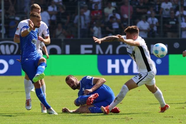 31 08 2024, Football, Men, 2 Bundesliga, Season 2024 2025, SV 07 Elversberg SV Darmstadt 98, Luca Schnellbacher SV 07 Elversberg , Aleksandar Vukotic SV Darmstadt 98 , Fabian Nuernberger SV Darmstadt 98 Elversberg Ursapharm Arena an der Kaiserlinde Saarland Germany EN Copyright: xSebastianxBachx