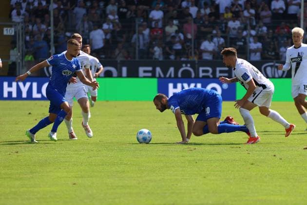 31 08 2024, Football, Men, 2 Bundesliga, Season 2024 2025, SV 07 Elversberg SV Darmstadt 98, Luca Schnellbacher SV 07 Elversberg , Aleksandar Vukotic SV Darmstadt 98 , Fabian Nuernberger SV Darmstadt 98 Elversberg Ursapharm Arena an der Kaiserlinde Saarland Germany EN Copyright: xSebastianxBachx