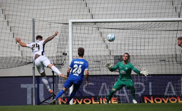 31 08 2024, xmohx, Fussball 2 Bundesliga, SV Elversberg SV Darmstadt 98 emspor, v l Luca Schnellbacher SV Elversberg celebrate the goal, Der Torjubel zum 1 0 DFL DFB REGULATIONS PROHIBIT ANY USE OF PHOTOGRAPHS as IMAGE SEQUENCES and or QUASI VIDEO Elversberg