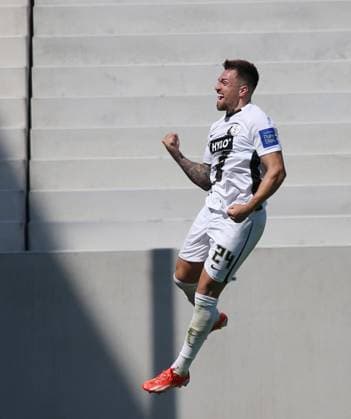 31 08 2024, xmohx, Fussball 2 Bundesliga, SV Elversberg SV Darmstadt 98 emspor, v l Luca Schnellbacher SV Elversberg celebrate the goal, Der Torjubel zum 1 0 DFL DFB REGULATIONS PROHIBIT ANY USE OF PHOTOGRAPHS as IMAGE SEQUENCES and or QUASI VIDEO Elversberg