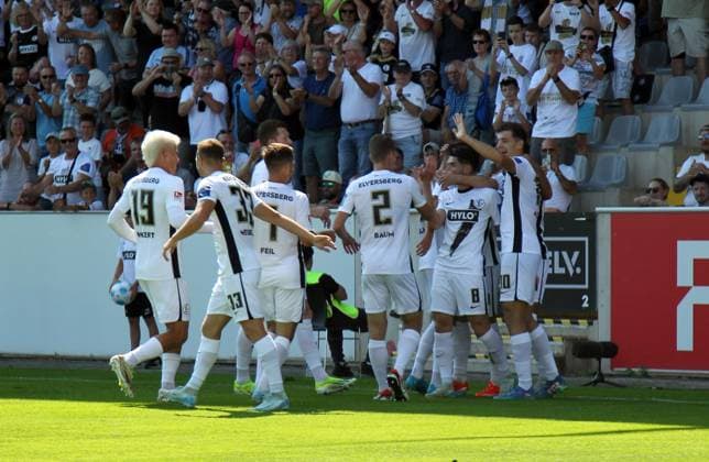 31 08 2024, xmohx, Fussball 2 Bundesliga, SV Elversberg SV Darmstadt 98 emspor, v l Luca Schnellbacher SV Elversberg celebrate the goal, Der Torjubel zum 1 0 DFL DFB REGULATIONS PROHIBIT ANY USE OF PHOTOGRAPHS as IMAGE SEQUENCES and or QUASI VIDEO Elversberg