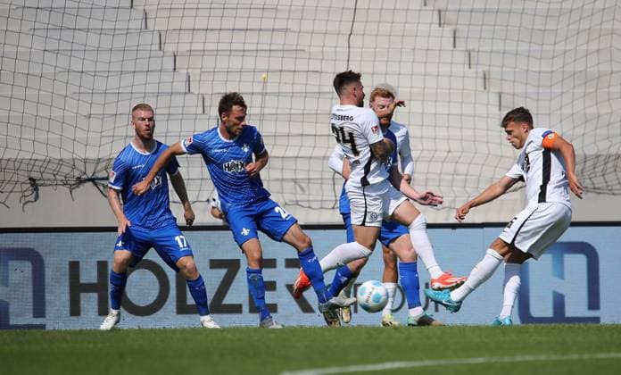 31 08 2024, xmohx, Soccer 2 Bundesliga, SV Elversberg SV Darmstadt 98 emspor, v l Patryck Dragon SV Elversberg DFL DFB REGULATIONS PROHIBIT ANY USE OF PHOTOGRAPHS as IMAGE SEQUENCES and or QUASI VIDEO Elversberg