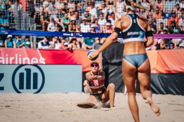 Beach volleyball women Allianz German Beach Tour German Beach Volleyball Championship 2024 31 08 2024 Chenoa Christ takes the ball Timmendorfer Strand Ahmann Hager Arena Schleswig Holstein Germany