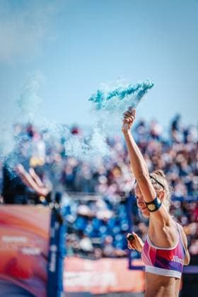 Beach volleyball women Allianz German Beach Tour German Beach Volleyball Championship 2024 31 08 2024 Paula Schürholz runs in with a smoking pot Timmendorfer Strand Ahmann Hager Arena Schleswig Holstein Germany