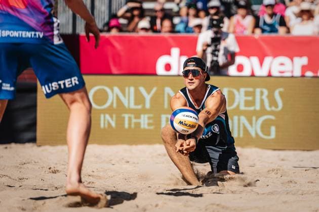 Beach volleyball men Allianz German Beach Tour German Beach Volleyball Championship 2024 31 08 2024 Sven Winter takes the ball Timmendorfer Strand Ahmann Hager Arena Schleswig Holstein Germany