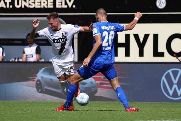 31 08 2024, Football, Men, 2 Bundesliga, Season 2024 2025, SV 07 Elversberg SV Darmstadt 98, Luca Schnellbacher SV 07 Elversberg , Aleksandar Vukotic SV Darmstadt 98 Elversberg Ursapharm Arena an der Kaiserlinde Saarland Germany EN Copyright: xSebastianxBachx