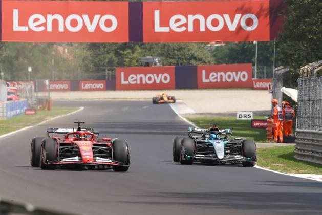 Charles Leclerc Scuderia Ferrari HP , George Russell Mercedes AMG in the Curva Del Serraglio, 3 Free Practice, Italian Grand Prix, Motorsport, Men, Formula 1, 31 08 2024 Monza Lombardy Italy Copyright: xkolbert-press ChristianxKolbertx