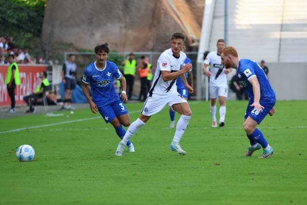 31 08 2024, Football, Men, 2 Bundesliga, Season 2024 2025, SV 07 Elversberg SV Darmstadt 98, Sebastian Saftig SV 07 Elversberg , Guillermo Bueno Lopez SV Darmstadt 98 , Paul Will SV Darmstadt 98 Elversberg Ursapharm Arena an der Kaiserlinde Saarland Germany EN Copyright: xSebastianxBachx