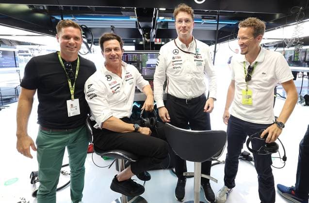 31 08 2024, Autodromo Nazionale di Monza, Monza, FORMULA 1 PIRELLI GRAN PREMIO D ITALIA 2024 ,in the picture Sten Ola Källenius L Chairman of the Board of Management of Mercedes Benz Group AG with Team Principal and Managing Director Toto Wolff Mercedes AMG Petronas F1 Team at the command post in the Mercedes Box Defodi 506 20240831 hbr 2181 Defodi-506