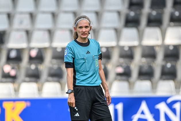 Theresa Hug (Schiedsrichterin) GER, SC Freiburg - Bayer 04 Leverkusen, Frauen-Fussball, Google Pixel Frauen-Bundesliga, 1. Spieltag, Saison 2024 2025, 31.08.2024 DFB REGULATIONS PROHIBIT ANY USE OF PHOTOGRAPHS AS IMAGE SEQUENCES AND OR QUASI-VIDEO GER, SC Freiburg - Bayer 04 Leverkusen, Frauen-Fussball, Google Pixel Frauen-Bundesliga, 1. Spieltag, Saison 2024 2025, 31.08.2024 Freiburg *** Theresa Hug Referee GER, SC Freiburg Bayer 04 Leverkusen, Women Football, Google Pixel Women Bundesliga, 1 Matchday, Season 2024 2025, 31 08 2024 DFB REGULATIONS PROHIBIT ANY USE OF PHOTOGRAPHS AS IMAGE SEQUENCES AND OR QUASI VIDEO GER, SC Freiburg Bayer 04 Leverkusen, Women Football, Google Pixel Women Bundesliga, 1 Matchday, Season 2024 2025, 31 08 2024 Freiburg Copyright: xEibner-Pressefoto ThomasxHessx EP_THS