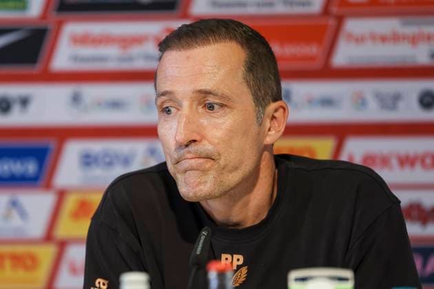 Roberto Pätzold, Patzold Bayer 04 Leverkusen, Coach at the press conference , Soccer, GooglePixel Women Bundesliga, 1 Matchday, 2024 2025, SC Freiburg vs Bayer 04 Leverkusen, 31 08 2024, Dreisamstadion, Freiburg, Germany DFB REGULATIONS PROHIBIT ANY USE OF PHOTOGRAPHS AS IMAGE SEQUENCES AND OR QUASI VIDEO Freiburg Dreisamstadion Baden Wuerttemberg Germany Copyright: xGrantxHubbsx