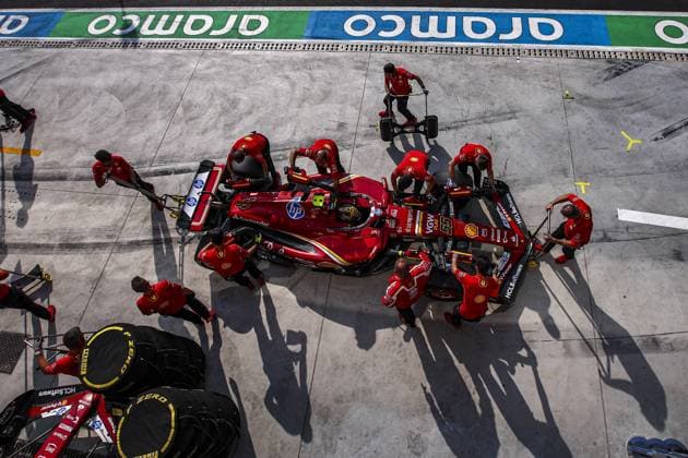 55 SAINZ Carlos (spa), Scuderia Ferrari SF-24, action during the Formula 1 Pirelli Gran Premio d’Italia 2024, Italian Grand Prix 2024, 16th round of the 2024 Formula One World Championship, WM, Weltmeisterschaft from August 30 to September 1, 2024 on the Autodromo Nazionale Monza, in Monza, Italy - F1 - ITALIAN GRAND PRIX 2024 DPPI Panoramic  240831_R16_ITALIA_DP_EA013285