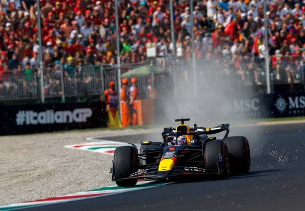 01 VERSTAPPEN Max (nld), Red Bull Racing RB20, action during the Formula 1 Pirelli Gran Premio d’Italia 2024, Italian Grand Prix 2024, 16th round of the 2024 Formula One World Championship, WM, Weltmeisterschaft from August 30 to September 1, 2024 on the Autodromo Nazionale Monza, in Monza, Italy - F1 - ITALIAN GRAND PRIX 2024 DPPI Panoramic  F12024GP16ITA_JK521501