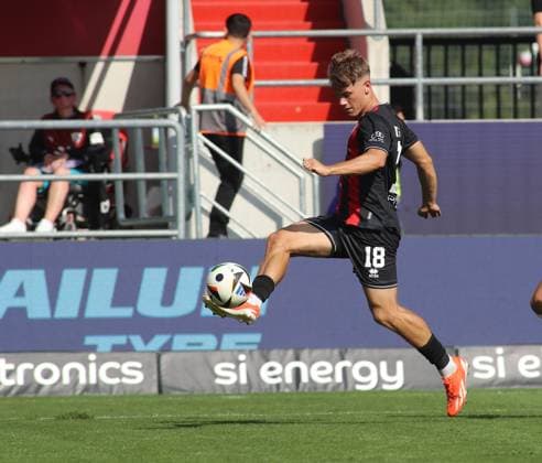 Ingolstadt, Germany 31 August 2024 Soccer, Men, 3 Liga, Season 2024 2025, FC Ingolstadt 04 TSV 1860 München, Audi Sportpark Niclas Dühring Duehring FC Ingolstadt 04 plays a ball, single action, cut-out, full body shot DFB regulations prohibit any use of photographs as image sequences and or quasi video
