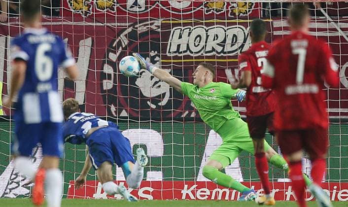 1 0 Hertha by Jonjoe Kenny 16, Hertba BSC Berlin vs Julian Krahl 1, Goalkeeper, FC Kaiserslautern 31 08 2024, Soccer, 2 Bundesliga, FC Kaiserslautern Hertha BSC Berlin, Matchday 4, Season 2024 25, Fritz Walter Stadion, Kaiserslautern, Germany, Photo Michael Deines PROMEDIAFOTO, DFB DFL regulations prohibit any use of photographs as image sequences and or quasi video FC Kaiserslautern Hertha BSC Berlin